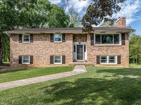 194 Deertrack Ln, Bristol, VA 24201