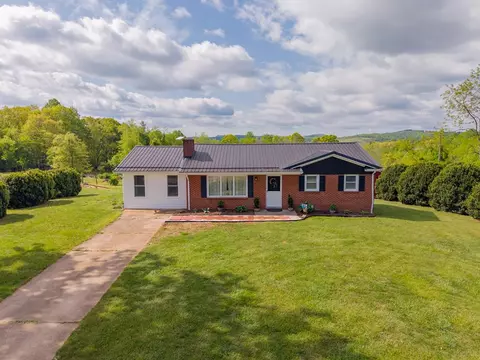 299 Louisville Ln, Galax, VA 24333
