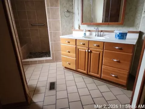 Bath - 7523 Dc Caney Ridge Rd, Coeburn, VA 24230 photo 1 of 2