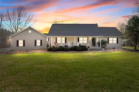987 Nursery Rd, Laurel Fork, VA 24352