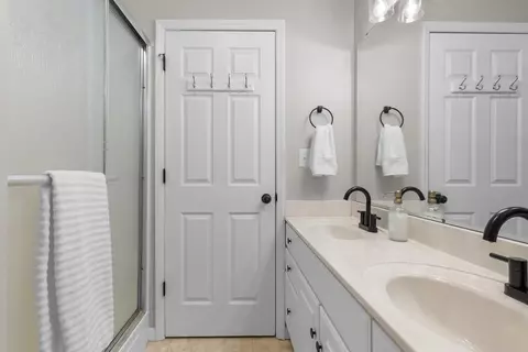 Bath - 987 Nursery Rd, Laurel Fork, VA 24352 photo 2 of 4