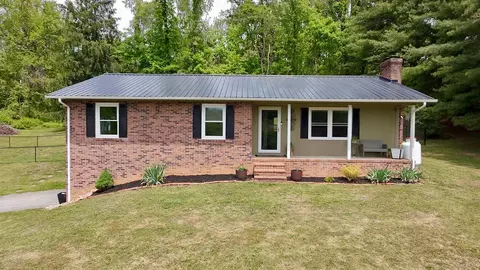 260 Rolling Hills Dr, Marion, VA 24354