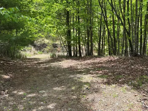 389 Live Oak Ln, Galax, VA 24333