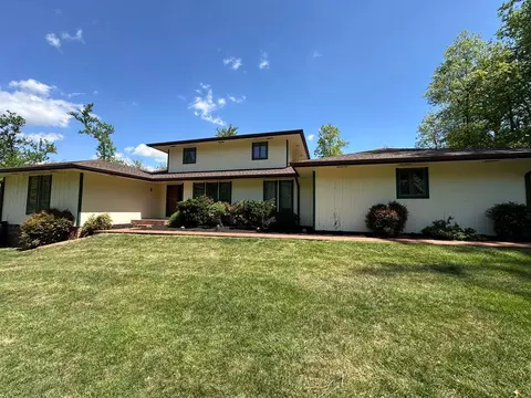 21506 Plantation Rd, Bristol, VA 24202