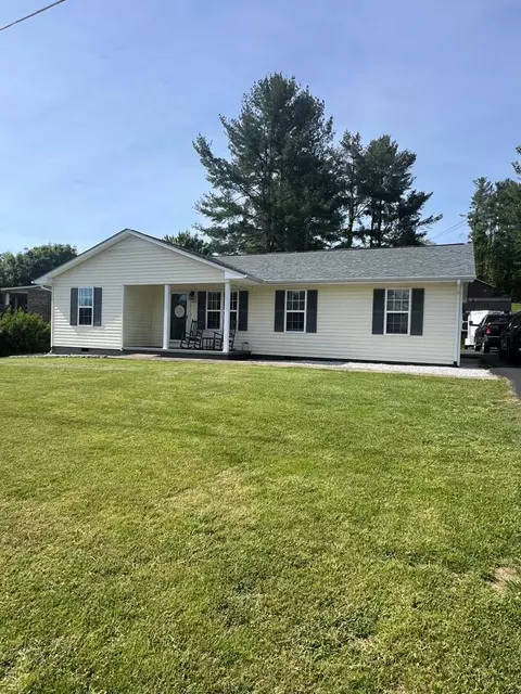 605 Parkwood Dr, Galax, VA 24333