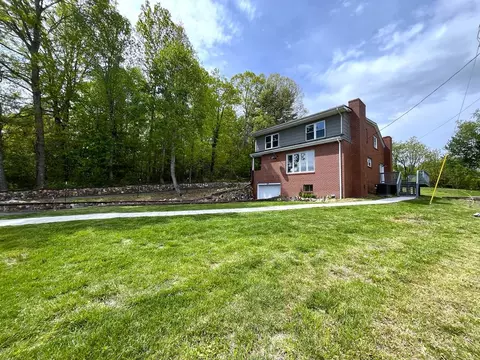 353 Greenbriar Rd, Hillsville, VA 24343