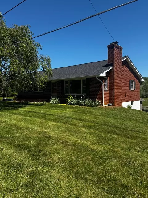801 Adwolfe Rd, Marion, VA 24354