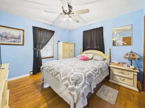 Bedroom - 404 Baker Island Rd, Max Meadows, VA 24360 photo 4 of 9