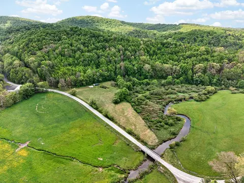 1866 Buffalo Mountain Rd, Willis, VA 24380