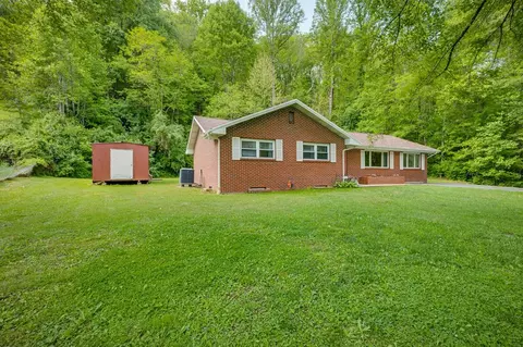 1612 Farmer St, Richlands, VA 24641