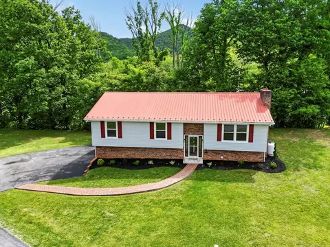 142 Backer Ln, Damascus, VA 24236