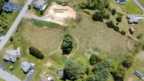 110 Carriage Dr, Galax, VA 24333