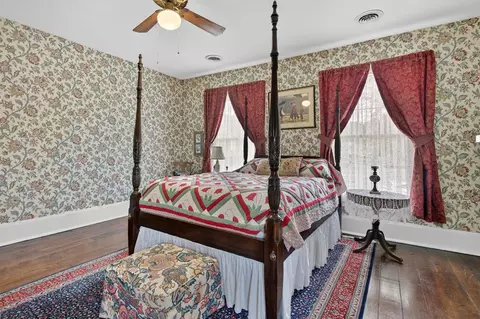 Bedroom - 116 E Main St, Abingdon, VA 24210 photo 4 of 7