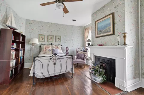 Bedroom - 116 E Main St, Abingdon, VA 24210 photo 5 of 7