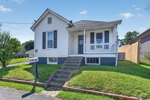 146 Cades Aly, Bristol, VA 24201