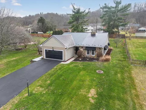 180 Bogey Dr, Abingdon, VA 24211
