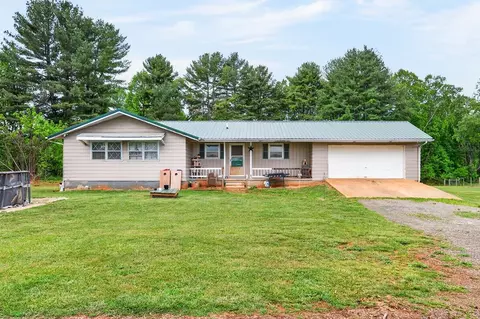 147 Iron Ore Ln, Barren Springs, VA 24313