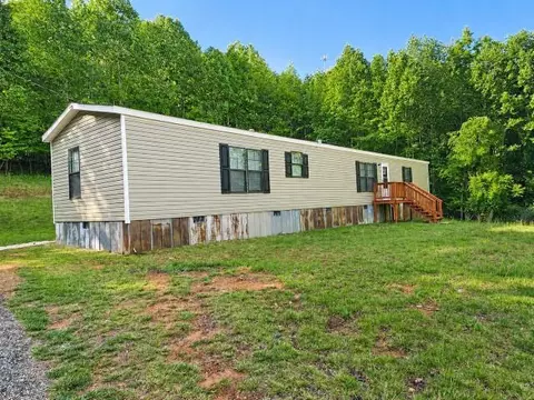 49 Gladstone Ln, Woodlawn, VA 24381