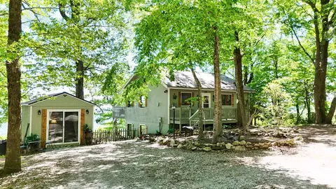 518 Rhododendron Rd, Hillsville, VA 45343