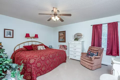 Bedroom - 247 Iris Ln, Bristol, VA 24201 photo 4 of 5