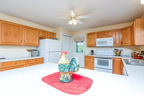 Kitchen - 247 Iris Ln, Bristol, VA 24201 photo 2 of 2