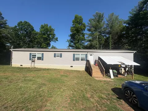 301 Oak Ridge Dr, Austinville, VA 24312