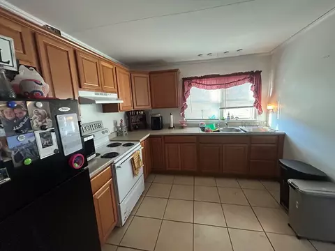 Kitchen - 108 Stinger Dr, Ivanhoe, VA 24350 photo 2 of 3