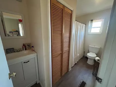 Bath - 108 Stinger Dr, Ivanhoe, VA 24350 photo 1 of 1