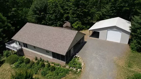5461 Joy Ranch Rd, Woodlawn, VA 24381