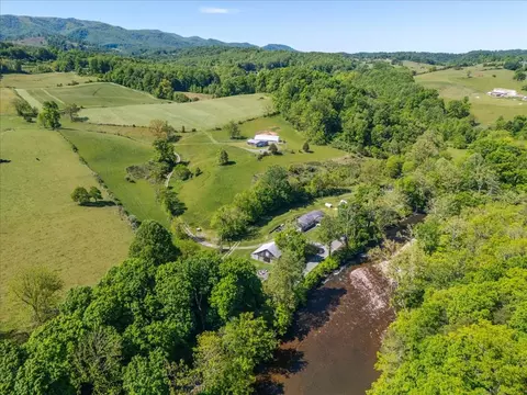 21570 Alvarado Rd, Abingdon, VA 24211