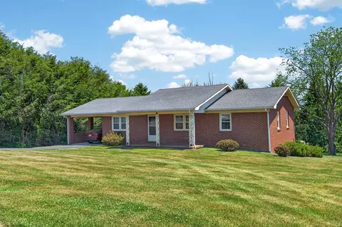 114 Wilkinson Dr, Hillsville, VA 24343