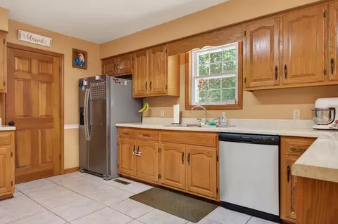 Kitchen - 270 Brooke Elyse Ln, Max Meadows, VA 24360 photo 4 of 6