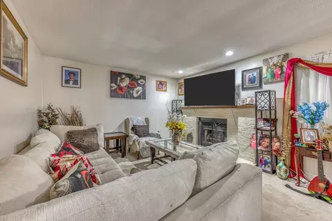 Living - 1181 Pebble Dr, Bristol, VA 24201 photo 1 of 2