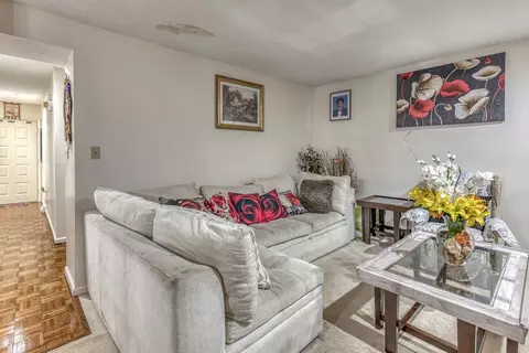 Living - 1181 Pebble Dr, Bristol, VA 24201 photo 2 of 2