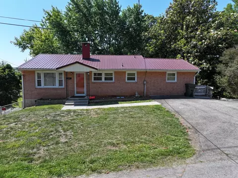 101 Hillcrest Ct, Stuart, VA 24171