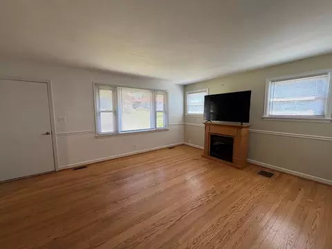 Living - 101 Hillcrest Ct, Stuart, VA 24171 photo 4 of 7