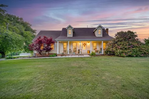 33307 Graceland Ln, Glade Spring, VA 24340
