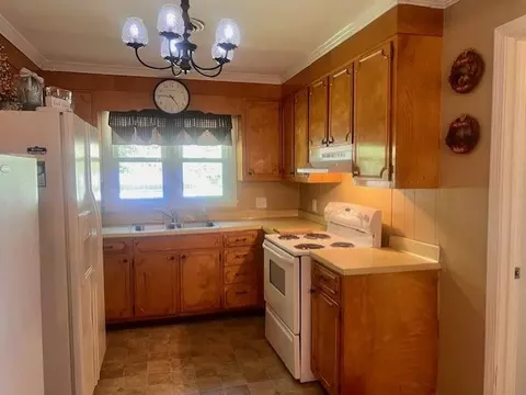 Kitchen - 439 Laurel Rd, Cedar Bluff, VA 24609 photo 1 of 2