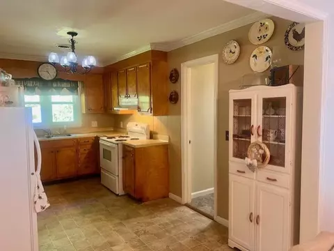 Kitchen - 439 Laurel Rd, Cedar Bluff, VA 24609 photo 2 of 2