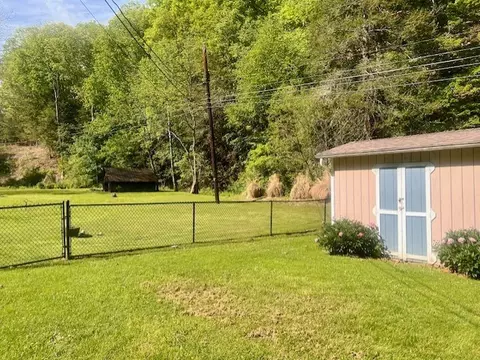Exterior - 439 Laurel Rd, Cedar Bluff, VA 24609 photo 7 of 10