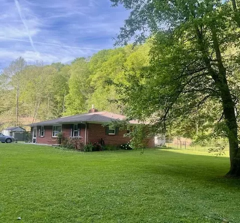 439 Laurel Rd, Cedar Bluff, VA 24609