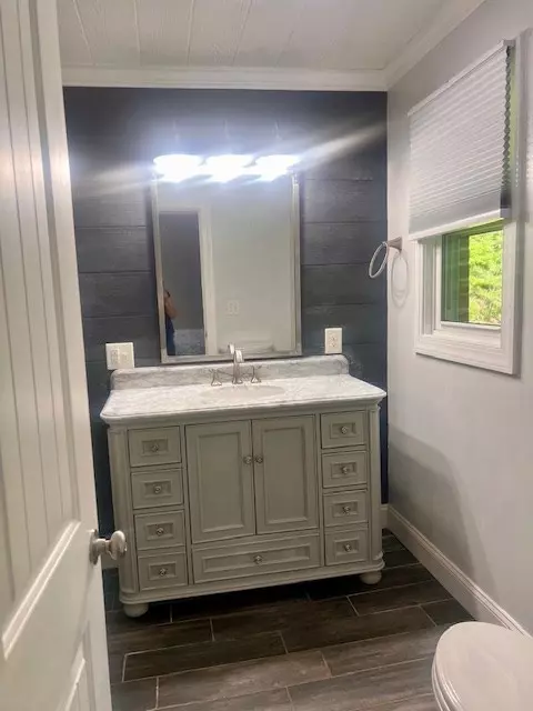 Bath - 439 Laurel Rd, Cedar Bluff, VA 24609 photo 1 of 3