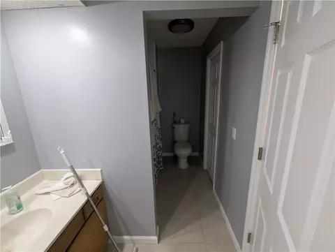 Bath - 509 Cherry Hill Dr, Abingdon, VA 24210 photo 3 of 3