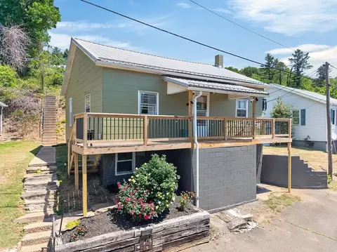 411 Grayson St, Fries, VA 24330