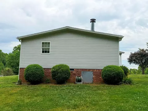 3137 Ivanhoe Rd, Fries, VA 24330 photo 7