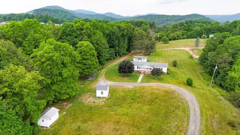 3137 Ivanhoe Rd, Fries, VA 24330 photo 4