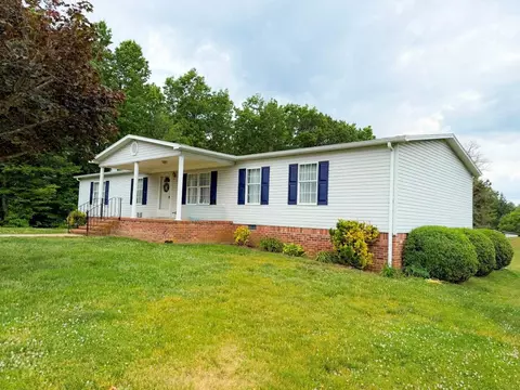3137 Ivanhoe Rd, Fries, VA 24330 photo 2