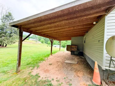 3137 Ivanhoe Rd, Fries, VA 24330 photo 28