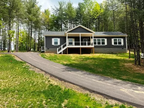 48 Bowman Dr, Hillsville, VA 24343
