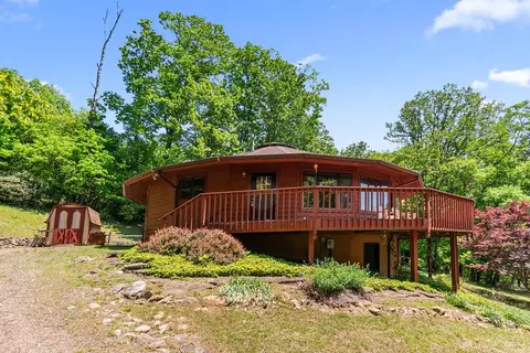 132 Chestnut Rdg, Hillsville, VA 24343